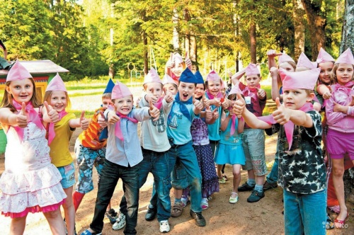 В Новгородской области стартует конкурс молодежных профильных лагерей 