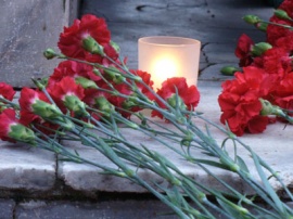 Сотрудники и волонтёры Областного Дома молодёжи, активисты  НРОО «За честное ЖКХ!» вместе с единомышленниками возложат цветы на заброшенные могилы советских воинов на Петровском кладбище