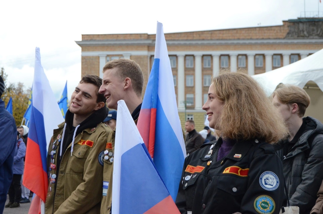 В Великом Новгороде прошёл митинг-концерт «Мы — вместе!» в поддержку прошедших референдумов