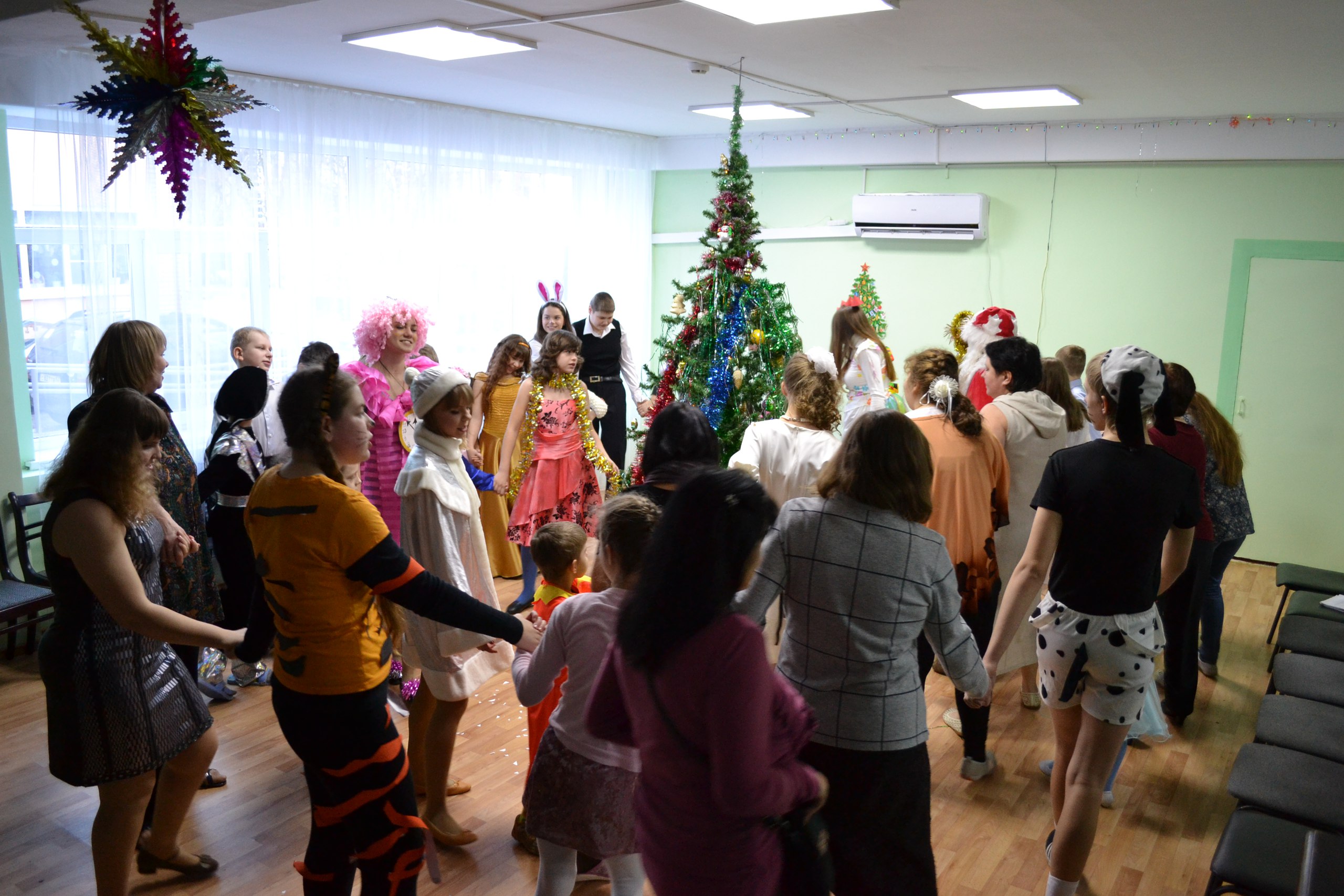 Новогоднюю ёлку для детей с ограниченными возможностями здоровья провели бойцы студенческих педагогических отрядов