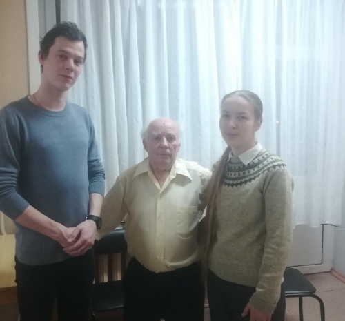 Молодежное правительство поздравляют новгородских ветеранов с 75-летием со дня освобождения города 