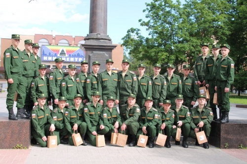Новгородцев торжественно проводили в ряды Российской Армии