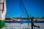 На пляже Кремлевского парка состоялась игра по зимнему пляжному волейболу