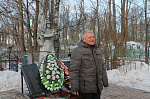 Областной Дом молодежи провел акцию по возложению цветов на братские захоронения и заброшенные могилы советских воинов