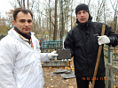 Активисты «За честное ЖКХ!» вместе с единомышленниками и друзьями провели работы на братском захоронении и неухоженных могилах советских воинов на Петровском кладбище.